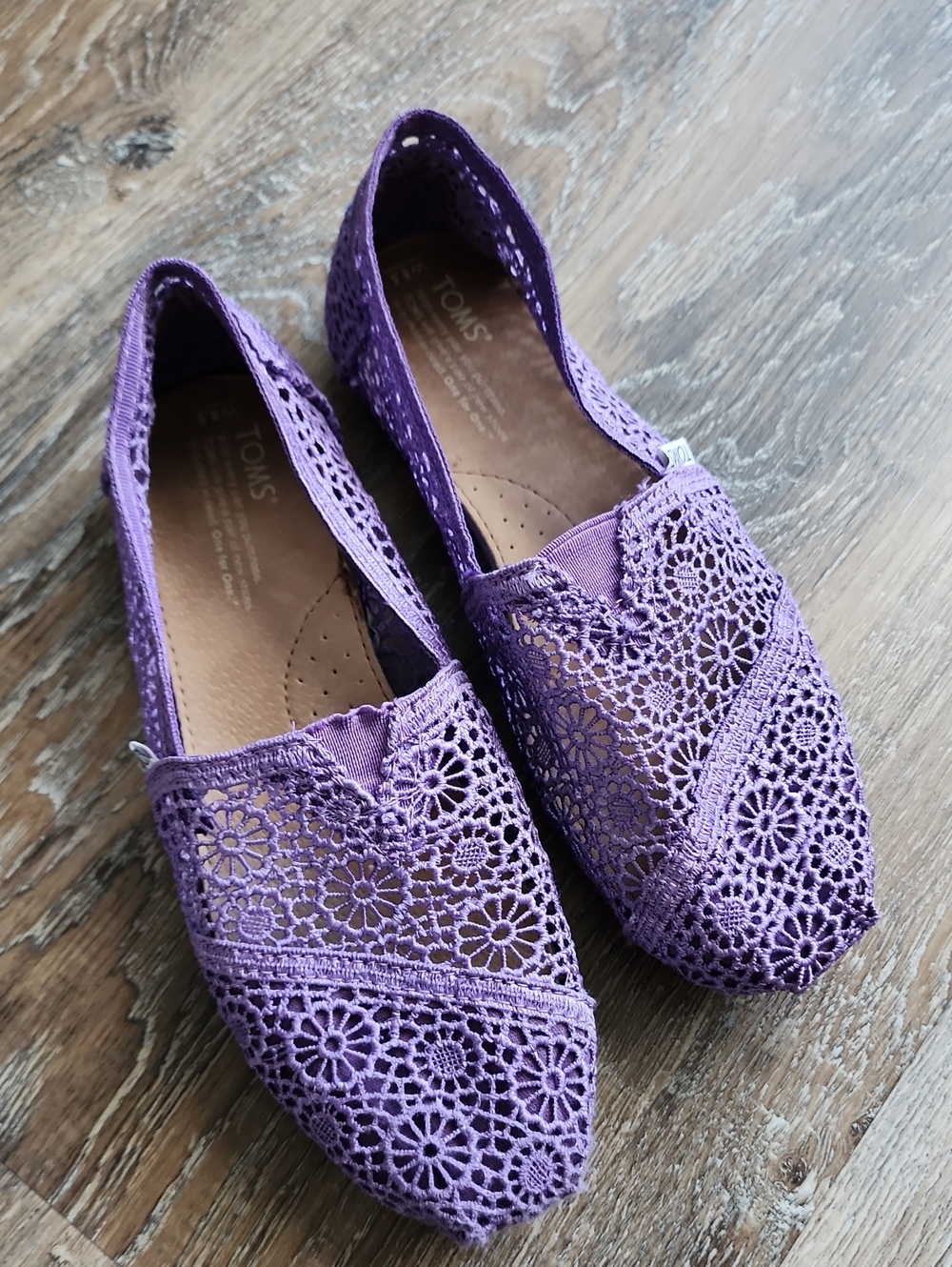 TOMS SHOES - Picture 8 of 9